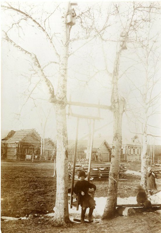 Мальчик на качели. 1914 