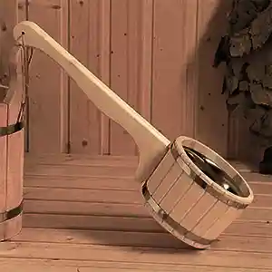 На сколько градусов в норме поднимается температура в парилке после ковша воды?