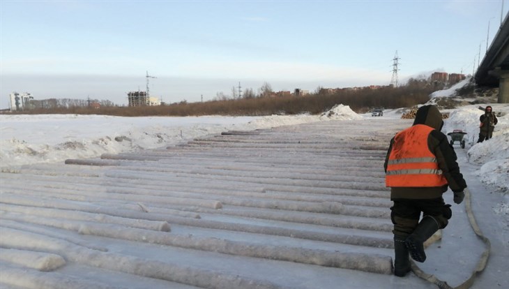 Ледовая дорога под мостом в Томске больше не нужна и будет распилена