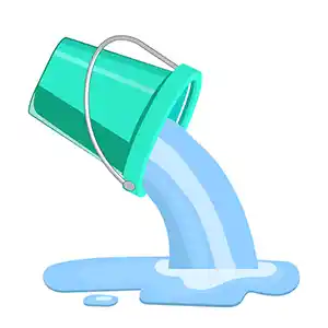 Как слить ведро воды, если между трубой и полом 5 см?