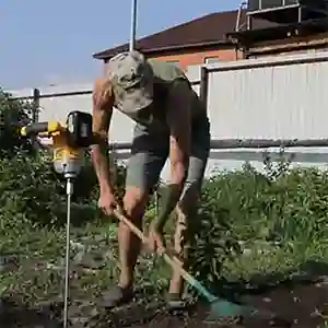 Пропалываем и рыхлим не сгибаясь.