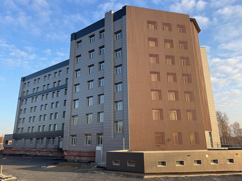 На территории ОЭЗ «Томск» введен в строй корпус