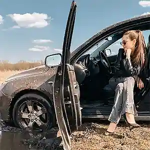 Таксист требует доплату за грязную грунтовку — иначе не поеду!