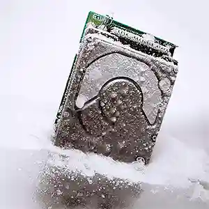 Какова вероятность поломки HDD при непрерывной работе в неотапливаемом помещении зимой?